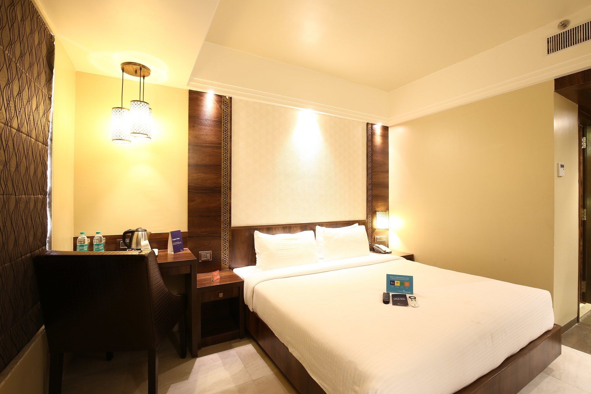 Hotel Crawford Inn Bombaim Exterior foto